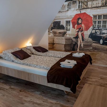 F57 - Franko Csaladi Panzio Bed & Breakfast Balatonlelle Bagian luar foto