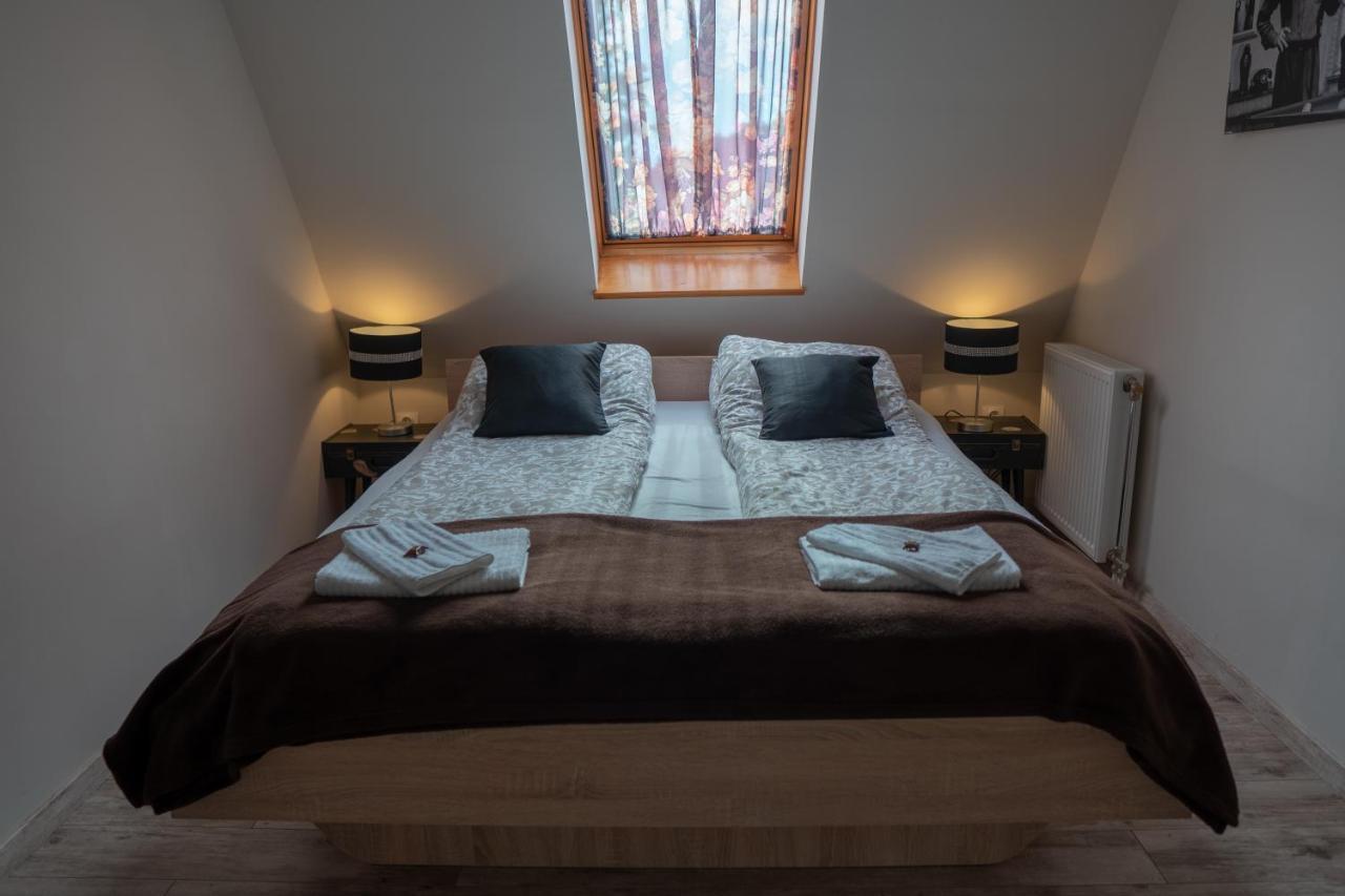 F57 - Franko Csaladi Panzio Bed & Breakfast Balatonlelle Bagian luar foto