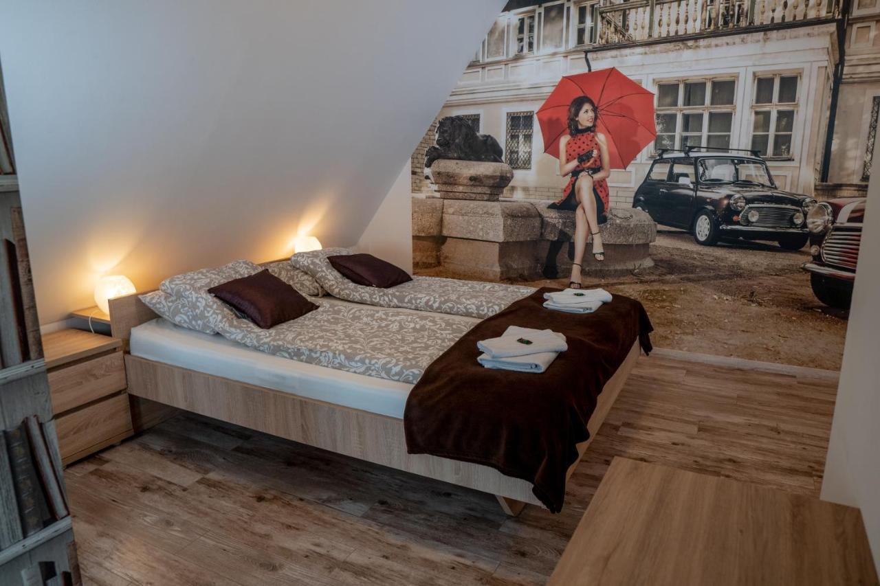 F57 - Franko Csaladi Panzio Bed & Breakfast Balatonlelle Bagian luar foto