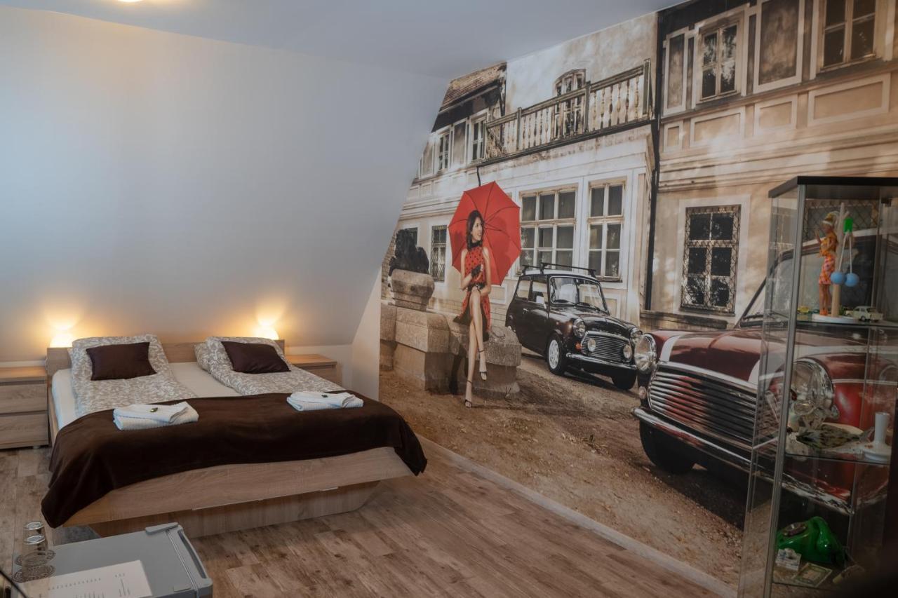 F57 - Franko Csaladi Panzio Bed & Breakfast Balatonlelle Bagian luar foto