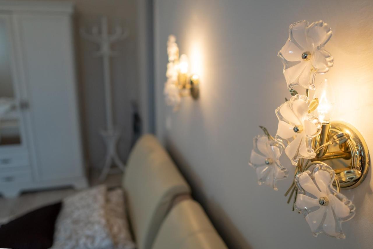F57 - Franko Csaladi Panzio Bed & Breakfast Balatonlelle Bagian luar foto